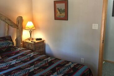 هتل The Lodge At Lazy Bear Retreat