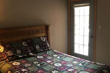 هتل The Lodge At Lazy Bear Retreat