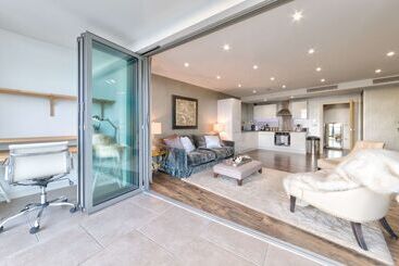 Kew Eye Apartments Kew