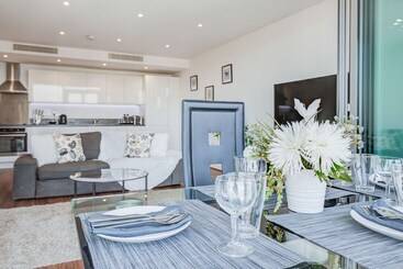 Kew Eye Apartments Kew