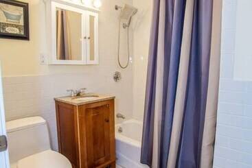 Luxe Condo Back Bay Boston 3 Bedrooms & 2 Baths
