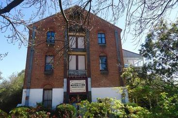 پانسیون Accommodation In An Historic Warehouse