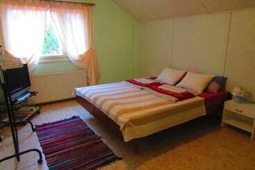پانسیون Guest House Ugrin Paikka