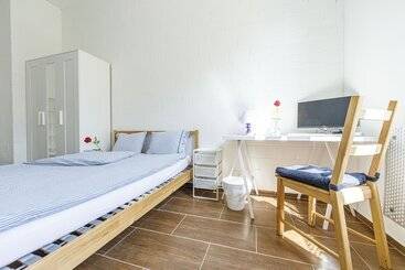 پانسیون Simple Rooms Yellow Inn
