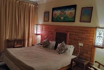 هتل Auspiscious Him View