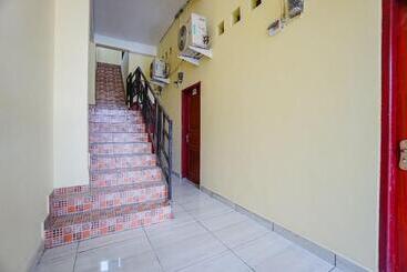 هتل Oyo 1914 Wisma Waraney