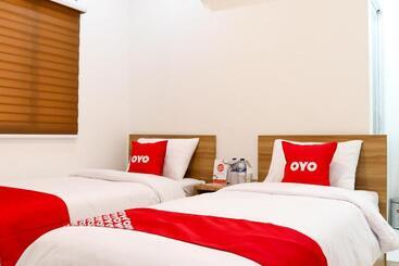 هتل Oyo 1191 Monalisa Residence And Cafe