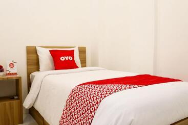 هتل Oyo 1191 Monalisa Residence And Cafe