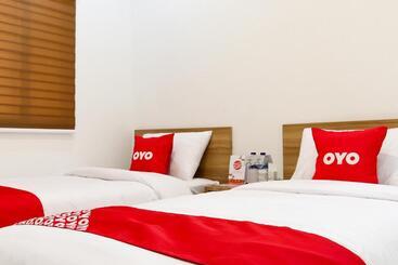 هتل Oyo 1191 Monalisa Residence And Cafe