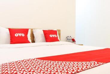 هتل Oyo 1191 Monalisa Residence And Cafe