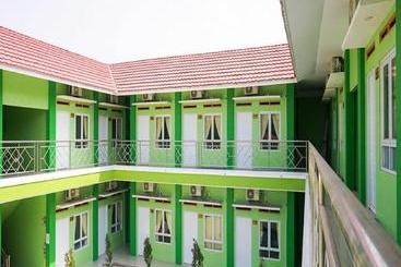 پانسیون Reddoorz Syariah Near Gor Panatayuda