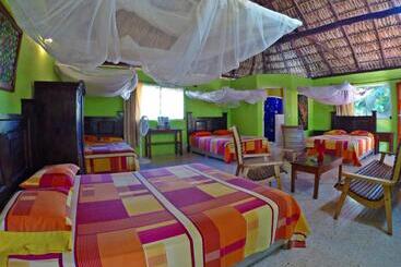 هتل Cafe Del Sol