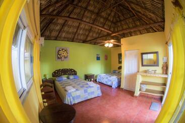 هتل Cafe Del Sol