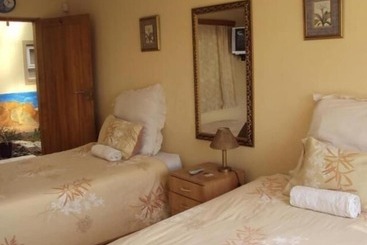 تختخواب و صبحانه Dunes Guesthouse