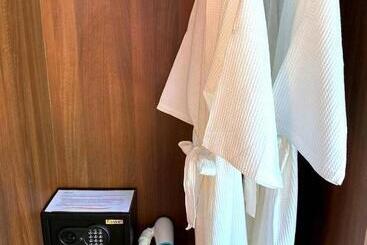 هتل The Thames Pool Access Resort & Villa   Sha Extra Plus