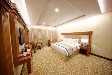 هتل Royal Swiss Lahore