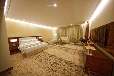 هتل Royal Swiss Lahore