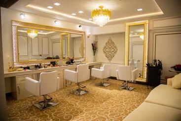 هتل Royal Swiss Lahore