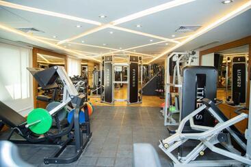 هتل Royal Swiss Lahore