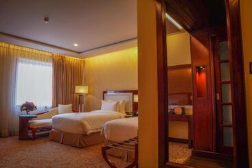 هتل Royal Swiss Lahore