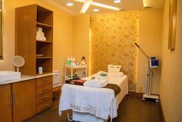هتل Royal Swiss Lahore
