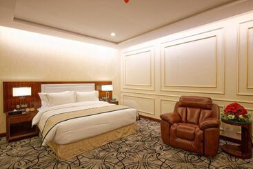 هتل Royal Swiss Lahore