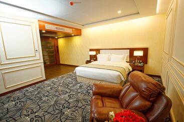 هتل Royal Swiss Lahore