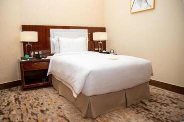هتل Royal Swiss Lahore
