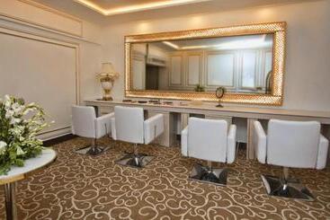 هتل Royal Swiss Lahore