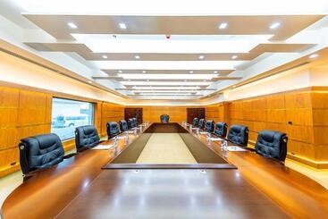 هتل Royal Swiss Lahore
