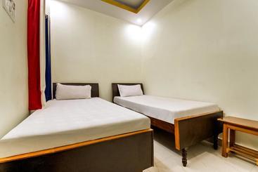 هتل Spot On 45145 Happy Guest House