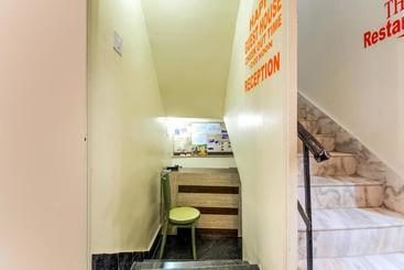 هتل Spot On 45145 Happy Guest House