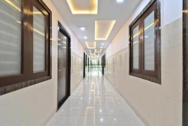هتل Spot On 60218 Raj Inn Spot