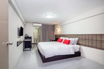 Livotel Express Hotel Ramkhamhaeng 50 Bangkok   No Parking