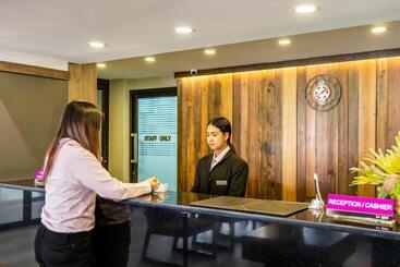 Livotel Express Hotel Ramkhamhaeng 50 Bangkok   No Parking