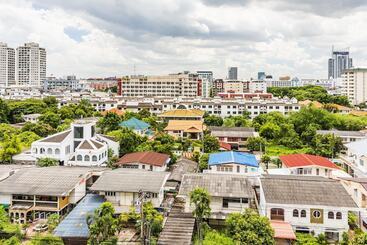 Livotel Express Hotel Ramkhamhaeng 50 Bangkok   No Parking