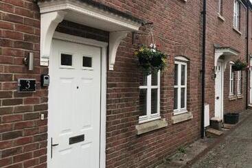 3 Crown Barton, Glastonbury