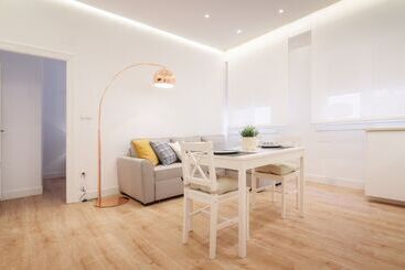 Apartamento Reformado Con Encanto By Theurbanhosts