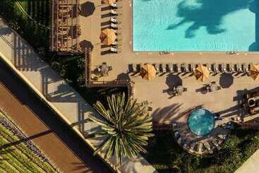 בית מלון כפרי The Cassara Carlsbad, Tapestry Collection By Hilton