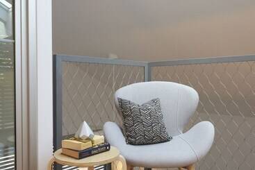 Studio Reuss   A City Retreat