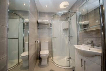 The James Suites