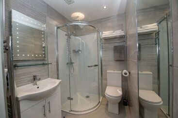 The James Suites