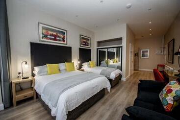 The James Suites