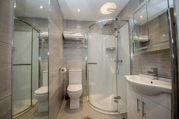 The James Suites