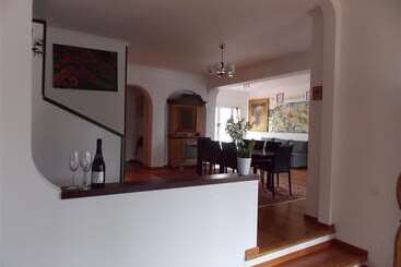 Very Pretty House In Great Location