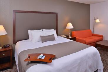 هتل Best Western Plus Wichita West Airport Inn