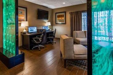 هتل Best Western Plus Wichita West Airport Inn