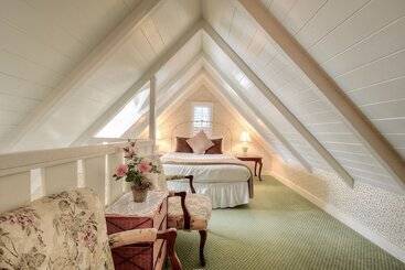 هتل Carmel Green Lantern Inn