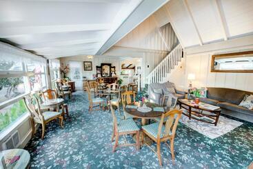 هتل Carmel Green Lantern Inn