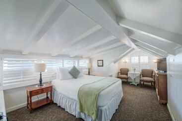 هتل Carmel Green Lantern Inn